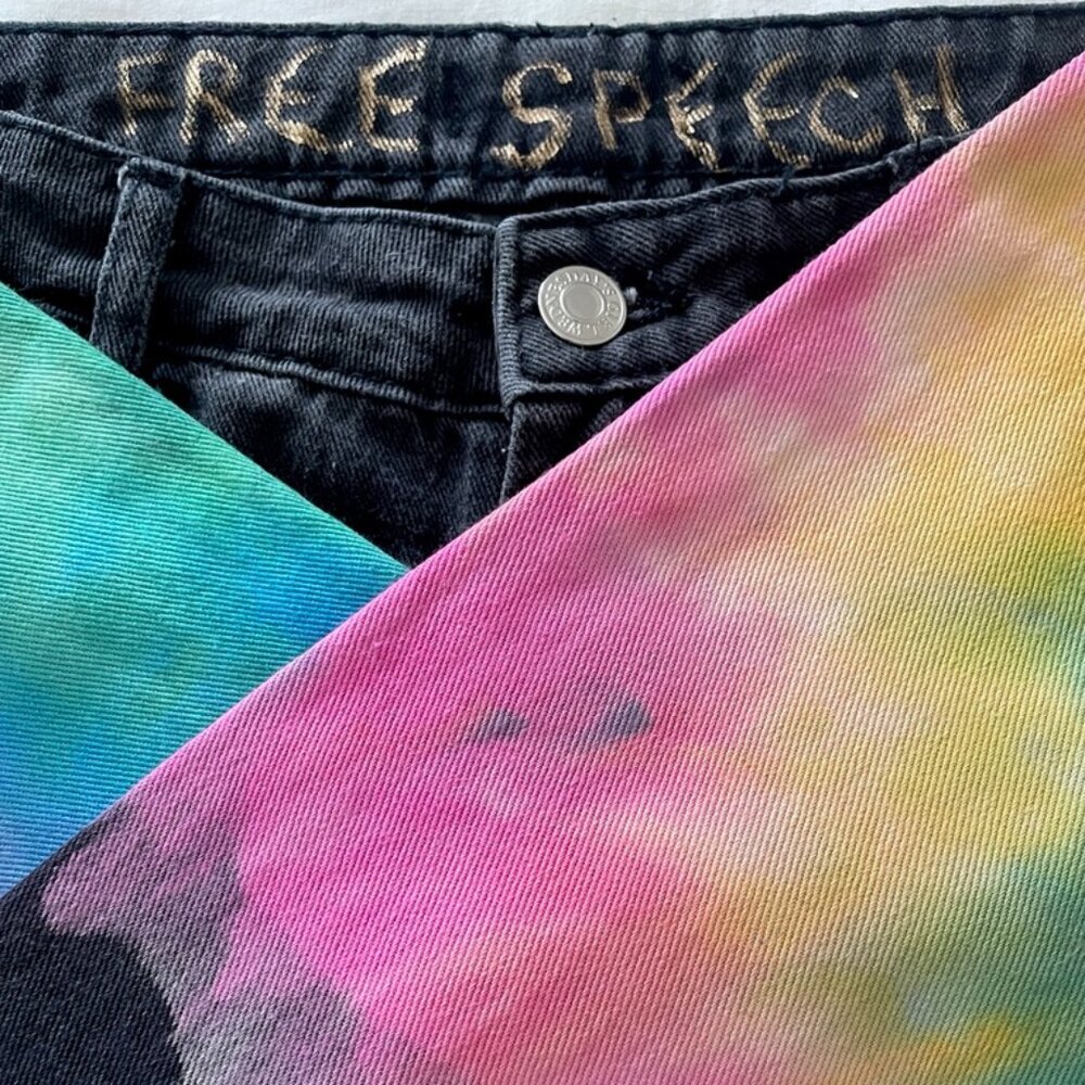 ✨ Split Spectrum Free Speech Jeanies – Size 30 ✨